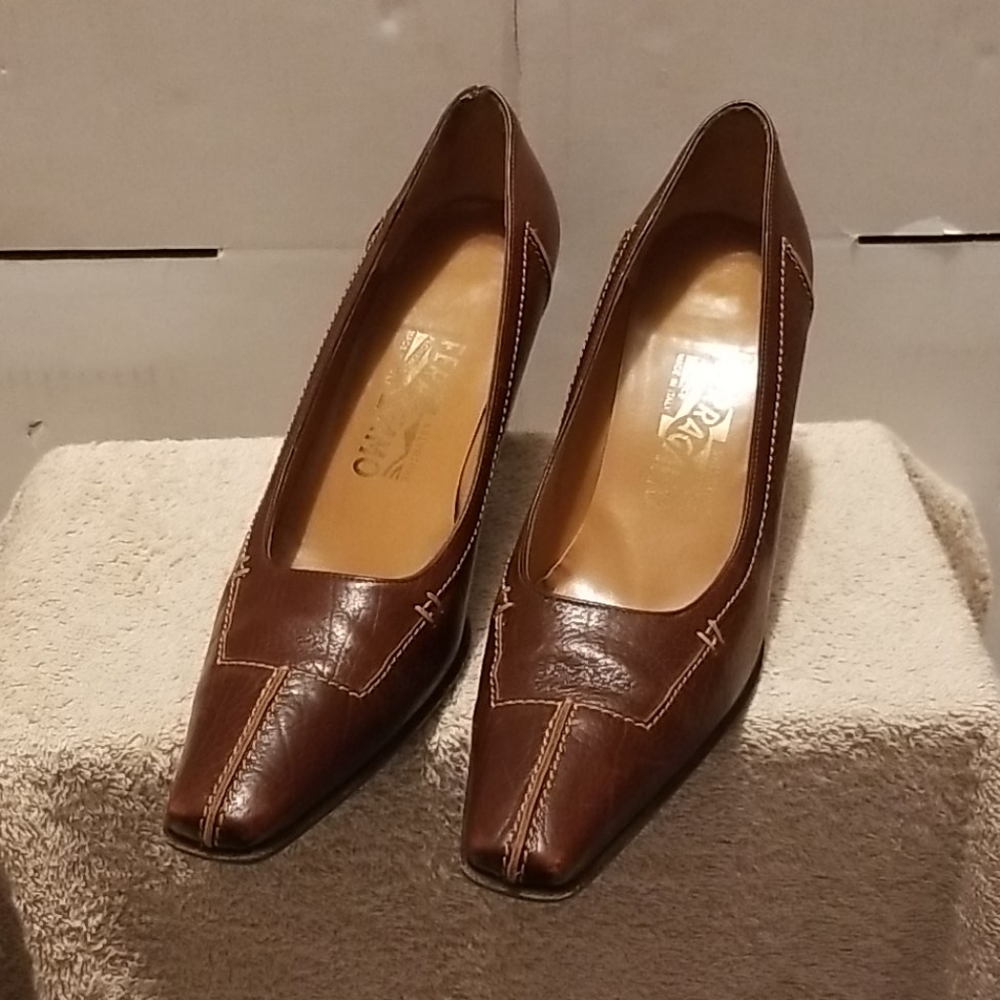 FERRAGAMO FLORENCE SALVATORRE LEATHER PUMPS SZ 6.5